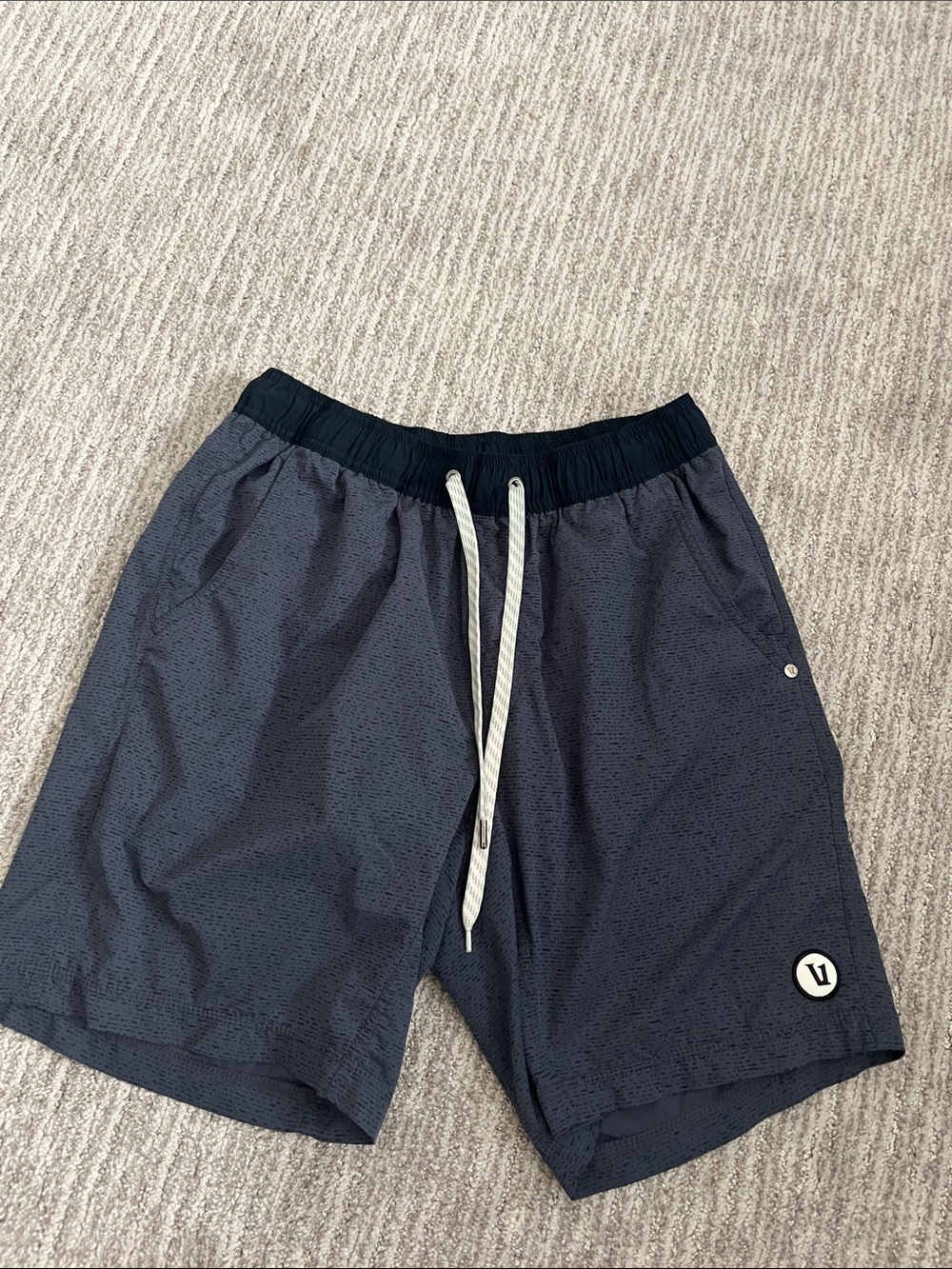 Vuori Men’s Navy Athletic Drawstring Shorts with White Tie size Medium